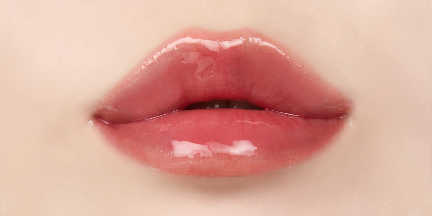 Close up of lips after applying nooni applegoji lip oil with glossy shine and hydrated appearance.